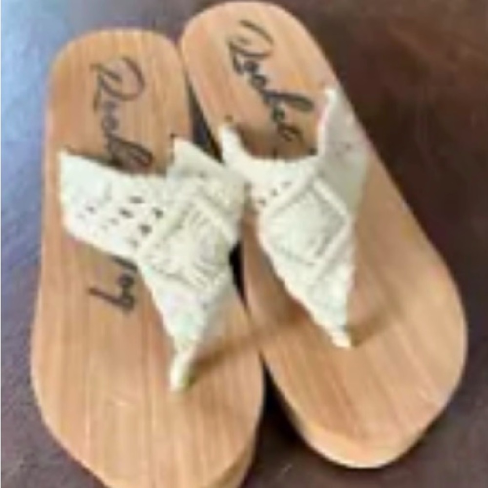 Women's Size 8 ROCKET DOG Wedge
Platform Macrame Sandals